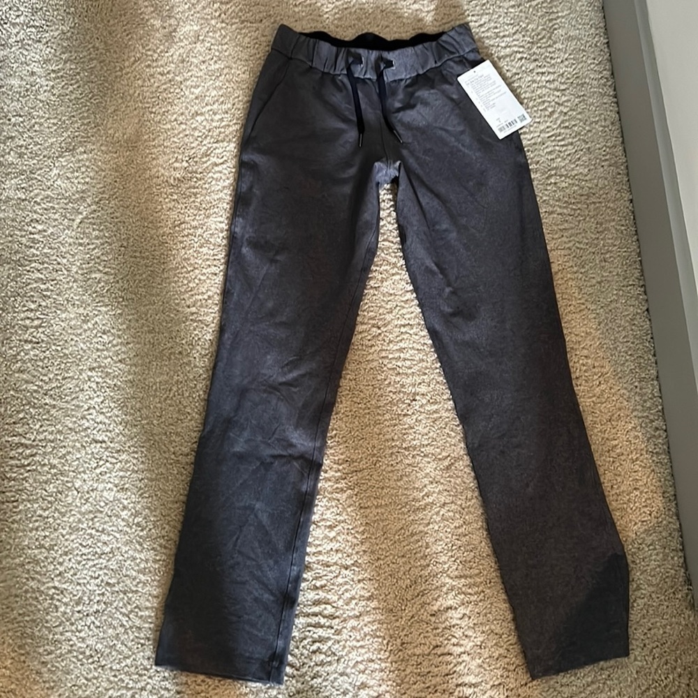 NWT on the fly lululemon pant 31 inseam size 6 GRAY